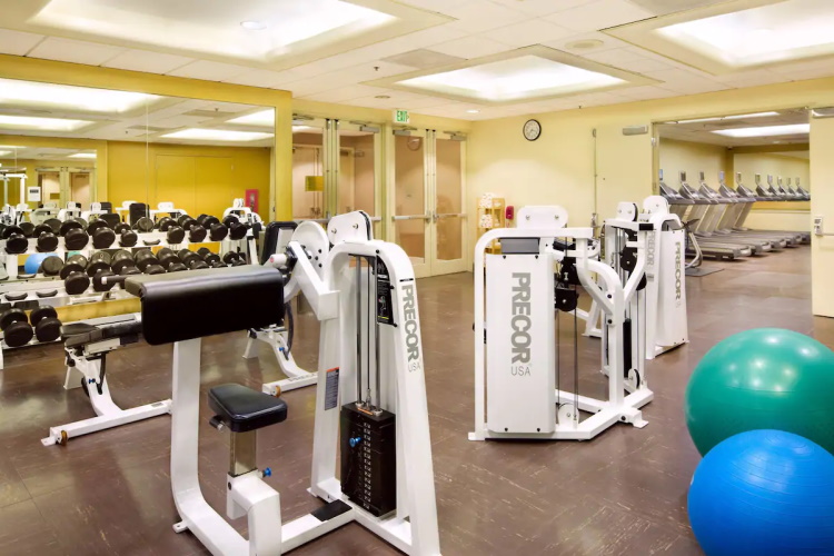 hilton los angeles airport fitness.jpg