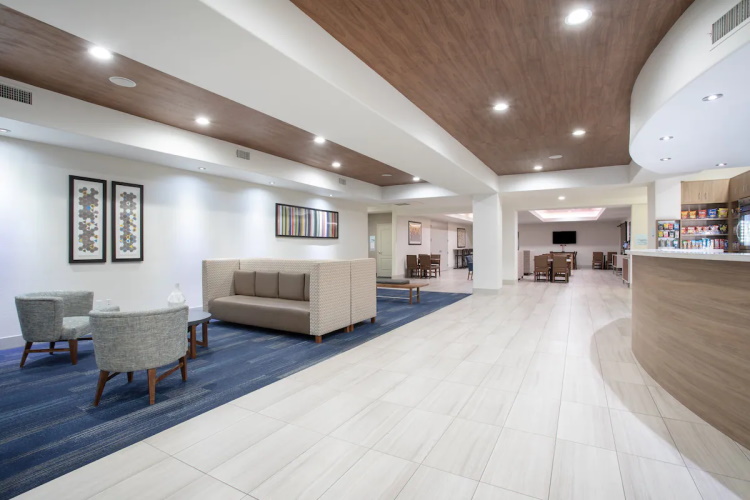 holiday inn express & suites chowchilla yosemite park area entree.jpg