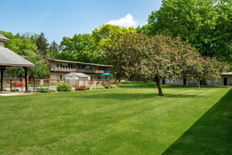 america's best value lodge on the green tuin.jpg