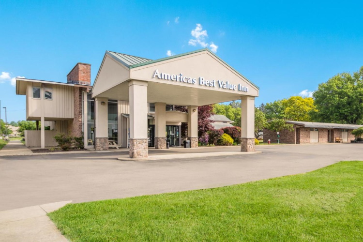 america's best value lodge on the green voorkant.jpg