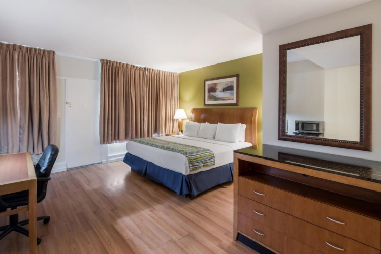 america's best value lodge on the green kamer.jpg