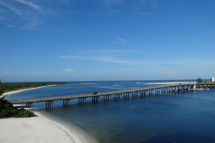 Klik op de afbeelding voor een vergroting florida keys bridge-3817687_1280.jpg