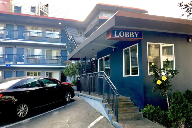 travelodge by wyndham by fisherman's wharf lobby.jpg