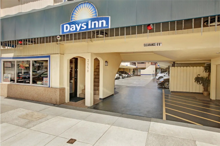 days inn by wyndham san francisco lombard voorkant.jpg