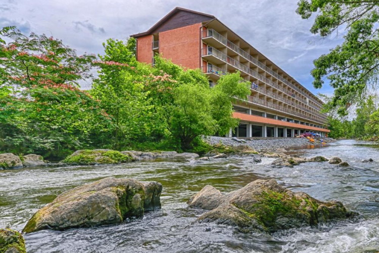 creekstone inn aan de rivier.jpg