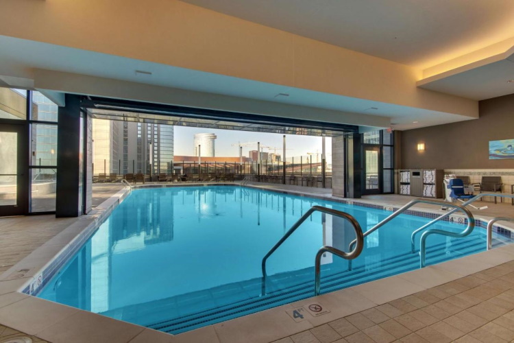 drury plaza hotel nashville downtown zwembad.jpg
