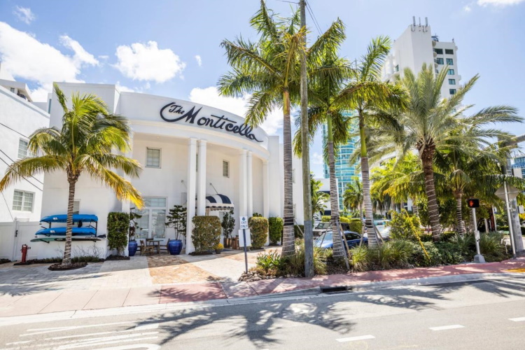 oceanside hotel buitenkant.jpg