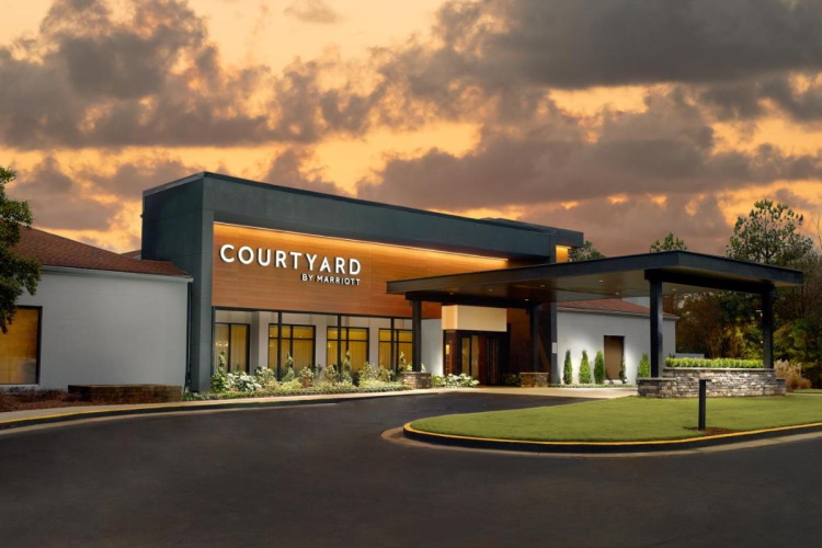 courtyard by marriott atlanta airport south voorkant.jpg