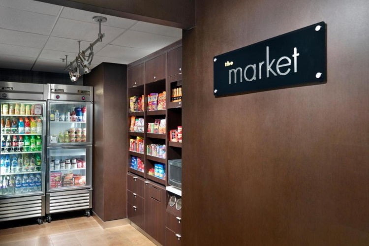courtyard by marriott atlanta airport south minimarkt.jpg