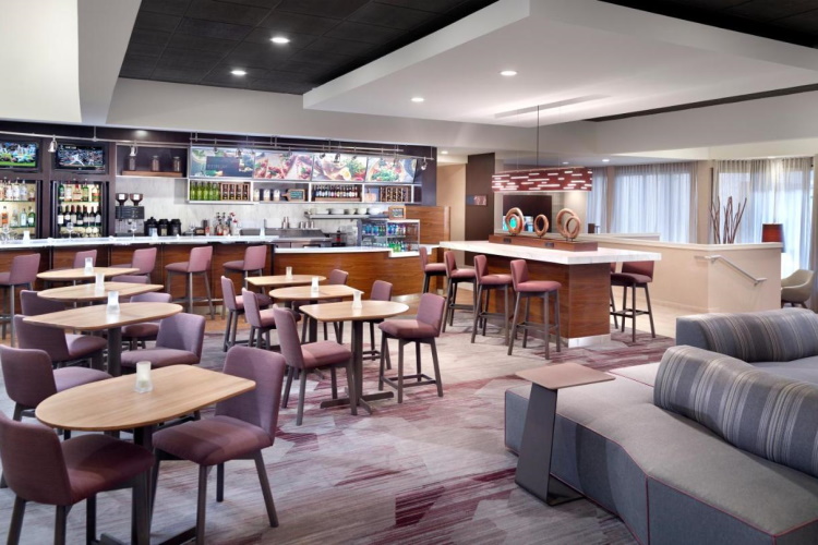 courtyard by marriott atlanta airport south bar restaurant.jpg