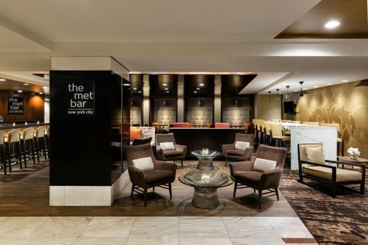 doubletree by hilton metropolitan bar zitjes.jpg