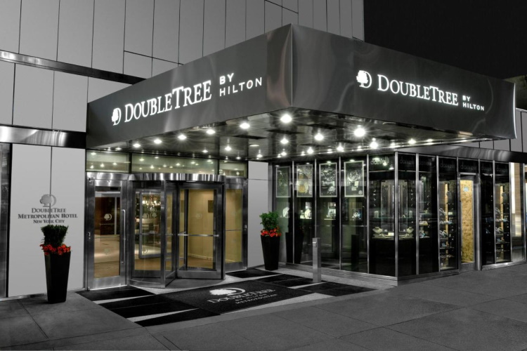 doubletree by hilton metropolitan entree buiten.jpg