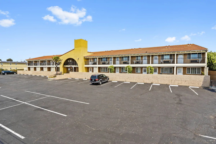 days inn by wyndham san simeon voorkant.jpg