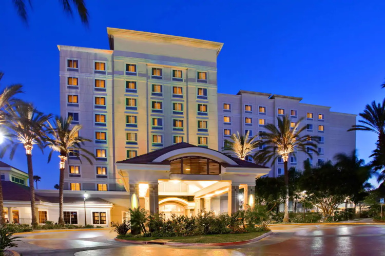 sonesta anaheim resort area voorkant.jpg