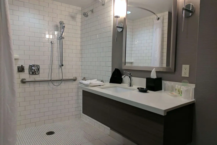 sonesta anaheim resort area badkamer.jpg