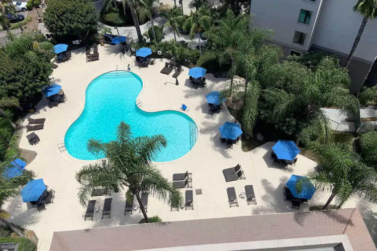 sonesta anaheim resort area zwembad 001.jpg