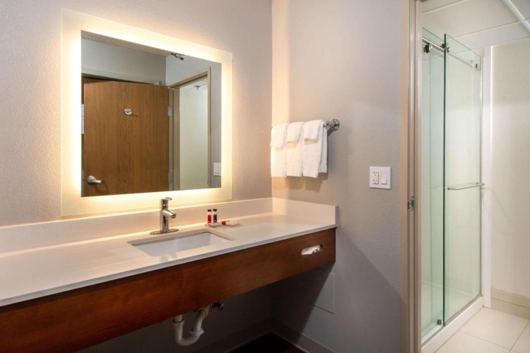 americinn by wyndham rapid city badkamer.jpg