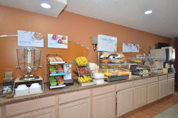 ramada by wyndham santa fe ontbijt.jpg