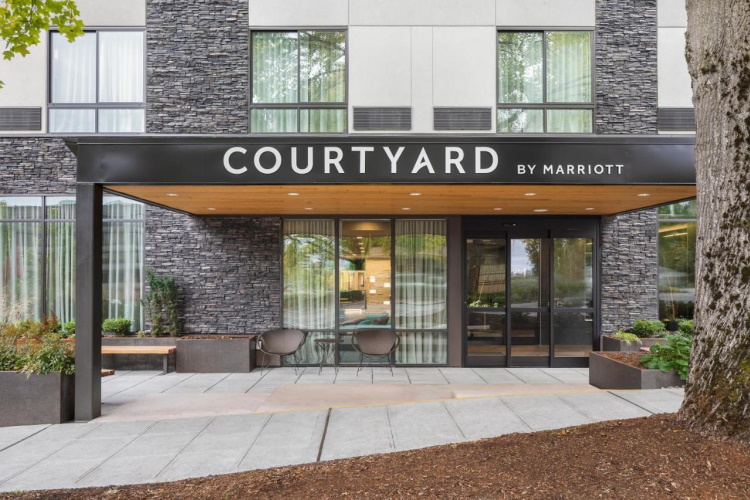 courtyard by marriott seattle northgate entree.jpg