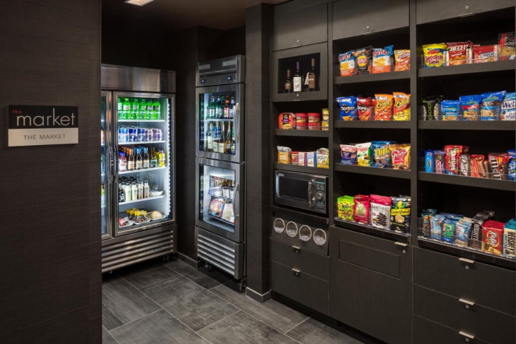 courtyard by marriott seattle northgate minimarkt.jpg
