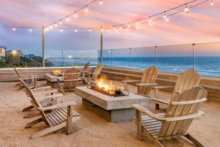 elizabeth oceanfront suites kampvuur.jpg
