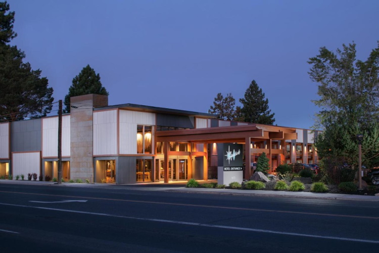 waypoint hotel buitenkant.jpg