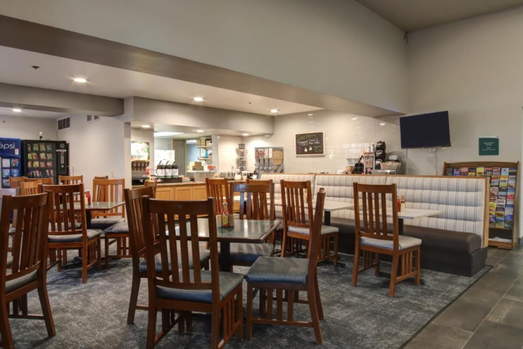 greentree inn albuquerque restaurant.jpg