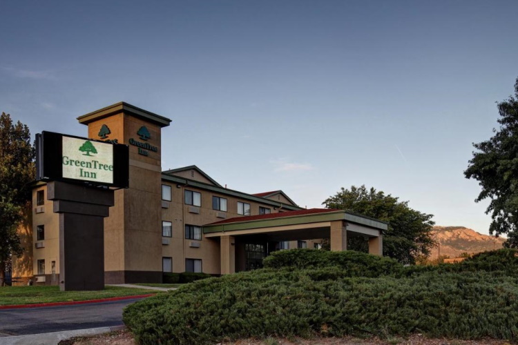 greentree inn albuquerque voorkant.jpg