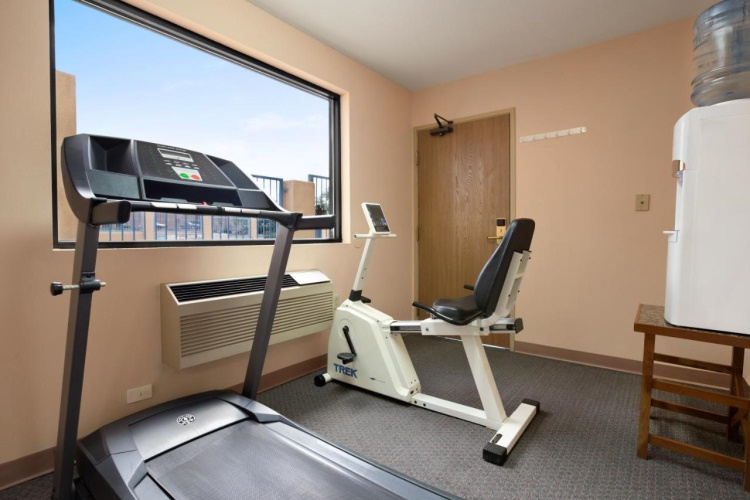 greentree inn albuquerque fitness.jpg