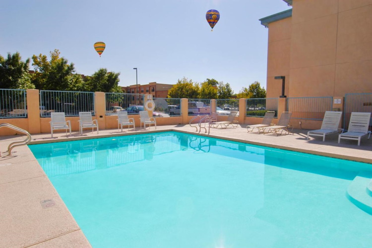 greentree inn albuquerque zwembad.jpg