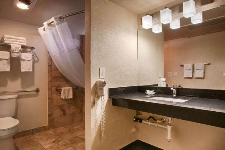 best western arizonian inn badkamer.jpg