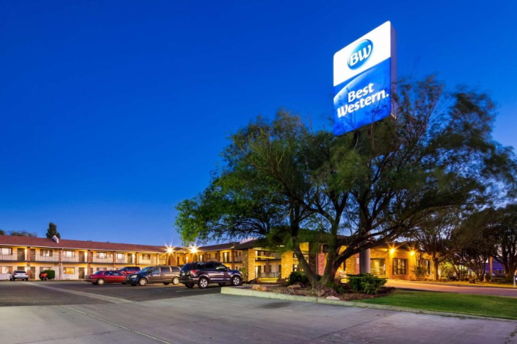 best western arizonian inn parkeerplaats.jpg