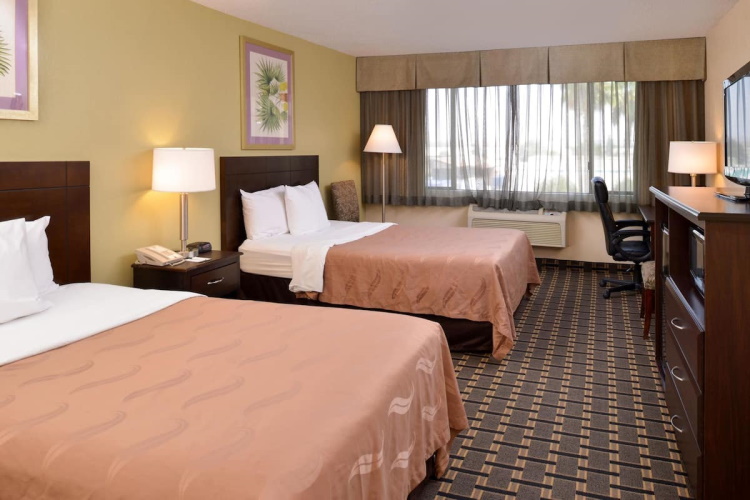 quality inn & suites montebello kamer.jpg