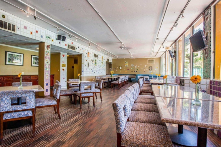 quality inn & suites montebello restaurant.jpg
