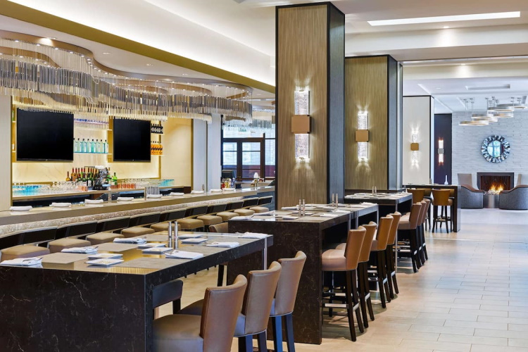 hilton los angeles north glendale bar restaurant 002.jpg