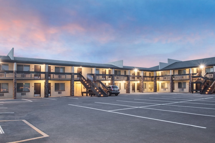red feather lodge parkeren.jpg