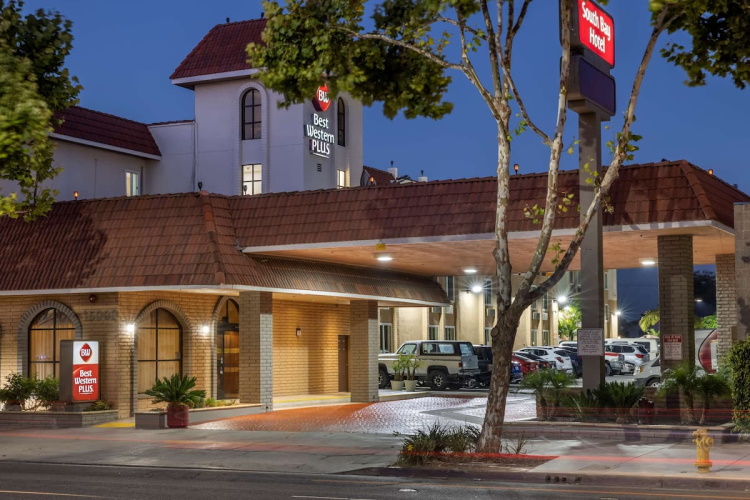 best western plus south bay voorkant.jpg