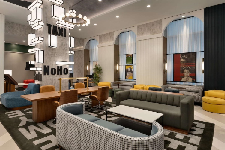 doubletree by hilton new york downtown lounge.jpg