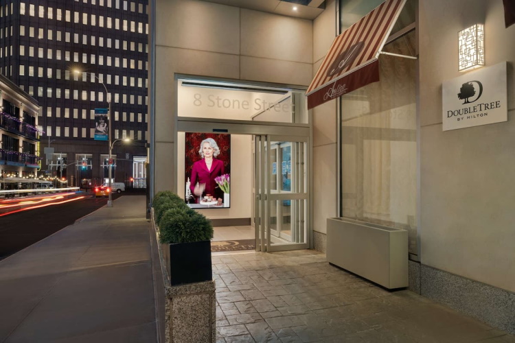 doubletree by hilton new york downtown ingang.jpg