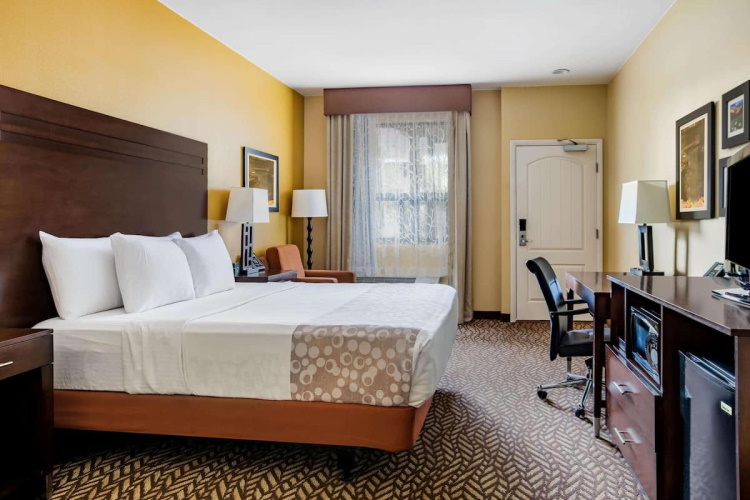 la quinta inn suites at zion park kamer 1 bed.jpg