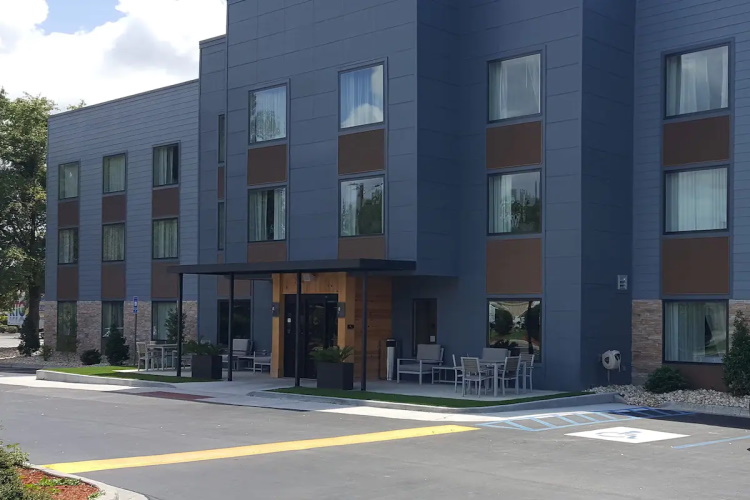 country inn & suites by radisson, savannah midtown buitenkant.jpg