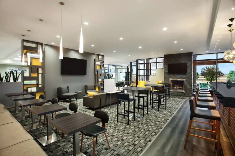 radisson hotel denver - aurora restaurant.jpg