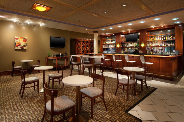 sheraton four points bakersfield bar.jpg
