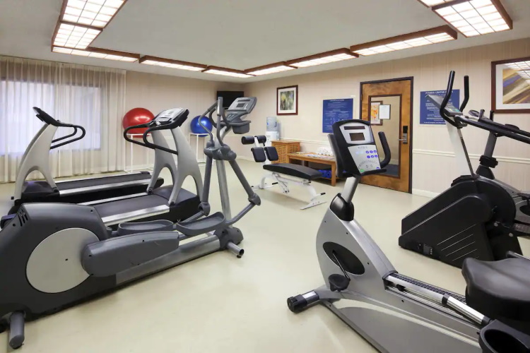 sheraton four points bakersfield fitness.jpg