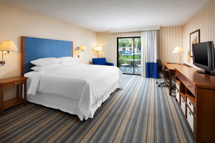 sheraton four points bakersfield kamer 1 bed.jpg