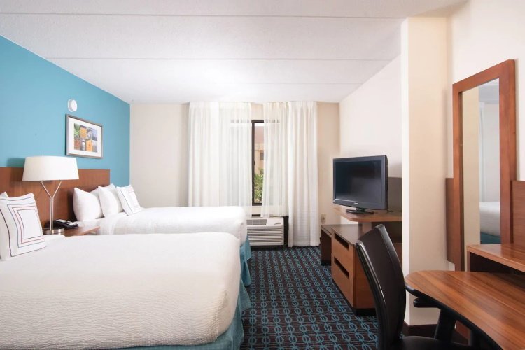 fairfield inn & suites by marriott atlanta airport south kamer 2 bedden.jpg