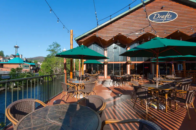 westgate river terrace resort terras.jpg