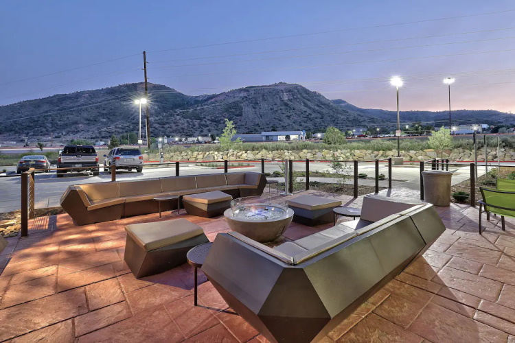 springhill suites by marriott durango buitenzitten.jpg