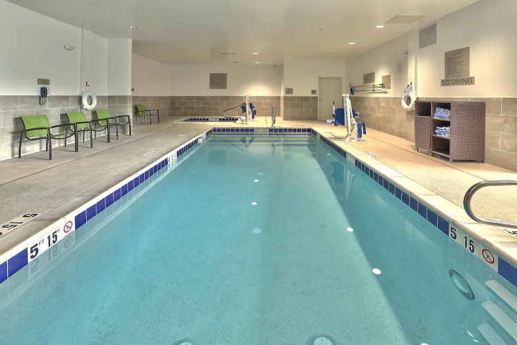 springhill suites by marriott durango binnenzwembad.jpg