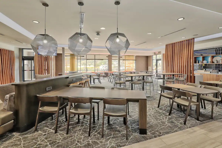 springhill suites by marriott durango ontbijtruimte.jpg